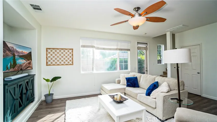1525 Sweet Basil Circle, Hemet, California 92545