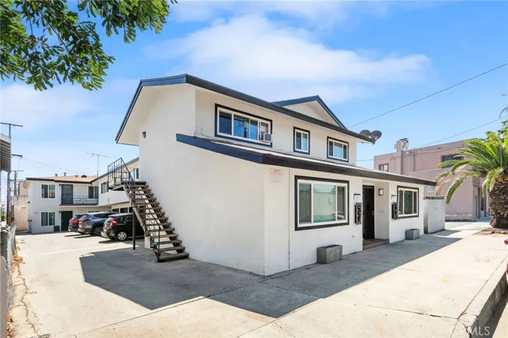 420 Almond Avenue, Long Beach, California 90802