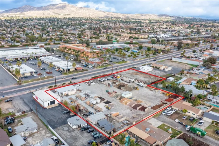 Red property line is approximate and for illustration purposes only. Areas behind the line are not included in sale.