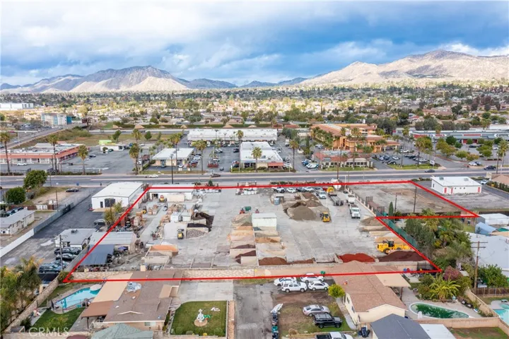 Red property line is approximate and for illustration purposes only. Areas behind the line are not included in sale.