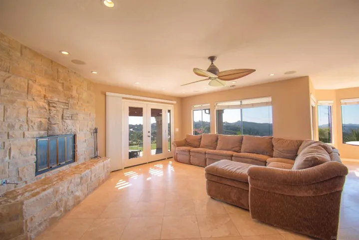 14962 Montana Serena, El Cajon, California 92021