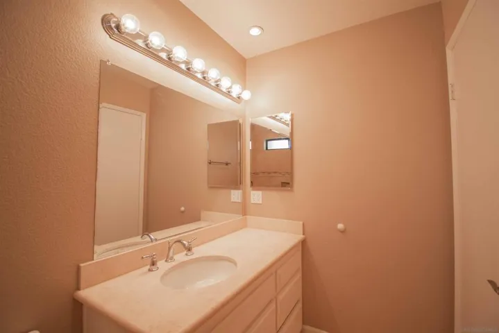 14962 Montana Serena, El Cajon, California 92021
