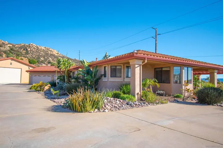 14962 Montana Serena, El Cajon, California 92021