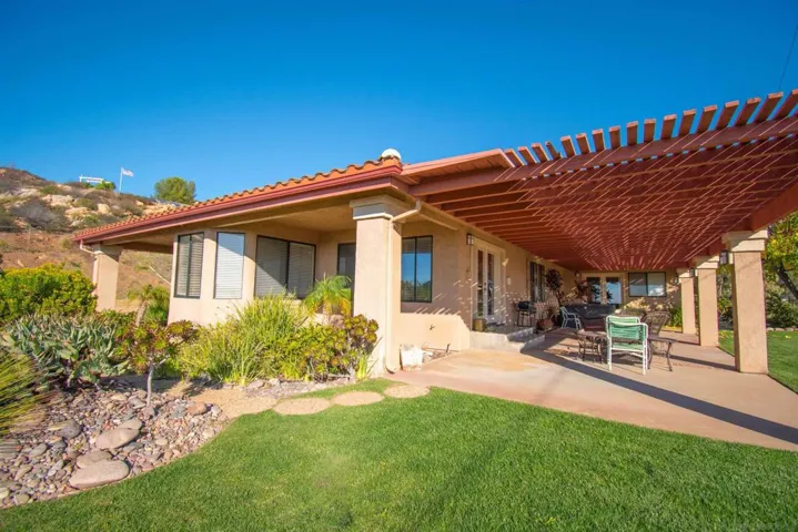 14962 Montana Serena, El Cajon, California 92021