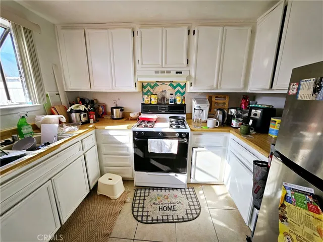 15061 Arlette Drive, Victorville, California 92394