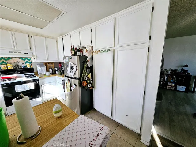 15061 Arlette Drive, Victorville, California 92394