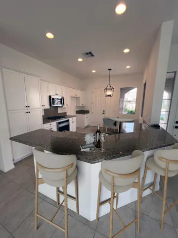 VIRTUALLY STAGED kitchen