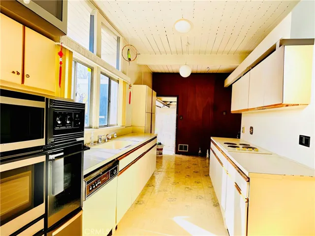 651 Joanne Drive, San Mateo, California 94402