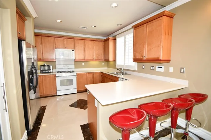 Kitchen with breakfast bar