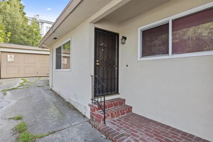 7800 Ney Ave, Oakland, California 94605