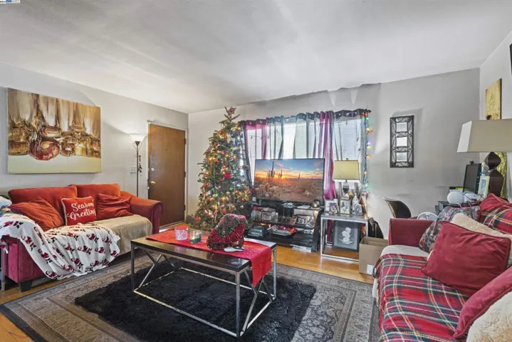 7800 Ney Ave, Oakland, California 94605
