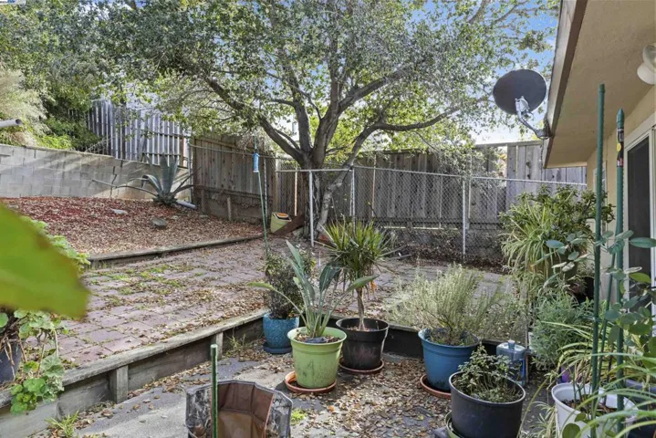 7800 Ney Ave, Oakland, California 94605