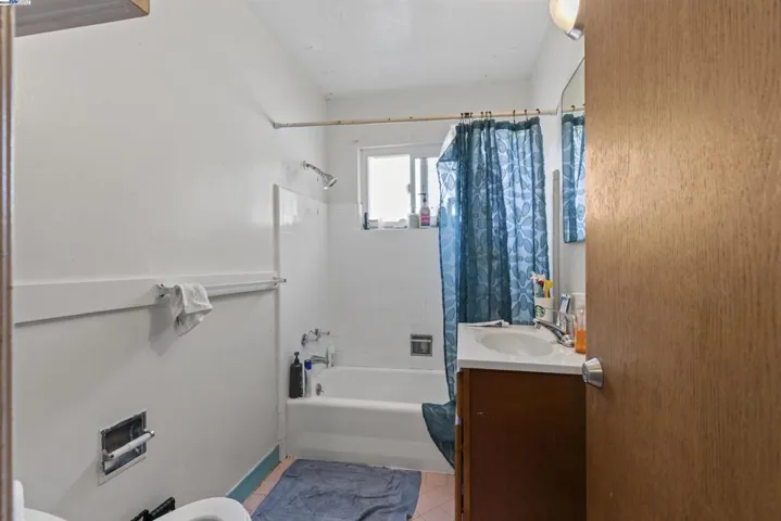 7800 Ney Ave, Oakland, California 94605