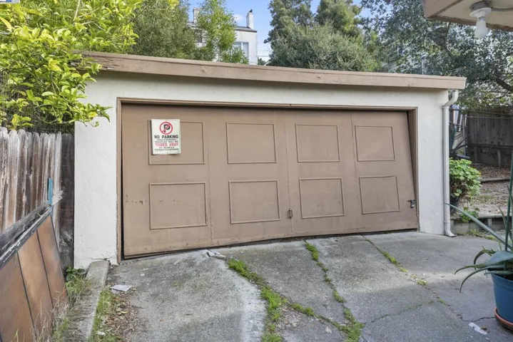 7800 Ney Ave, Oakland, California 94605