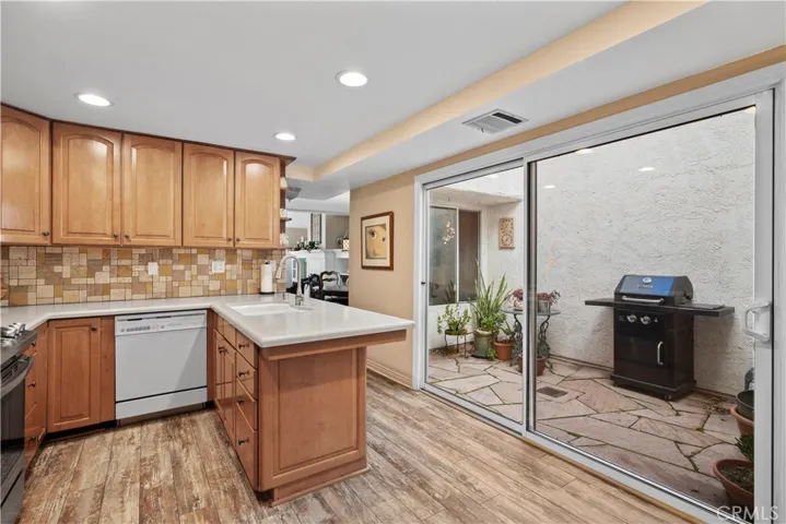 10450 Zelzah Avenue C, Northridge, California 91326