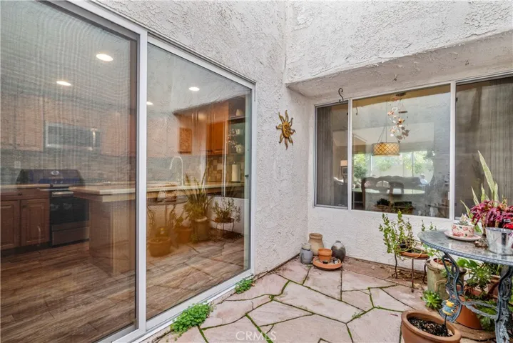 10450 Zelzah Avenue C, Northridge, California 91326