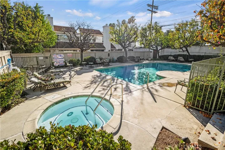 10450 Zelzah Avenue C, Northridge, California 91326