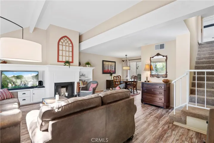 10450 Zelzah Avenue C, Northridge, California 91326
