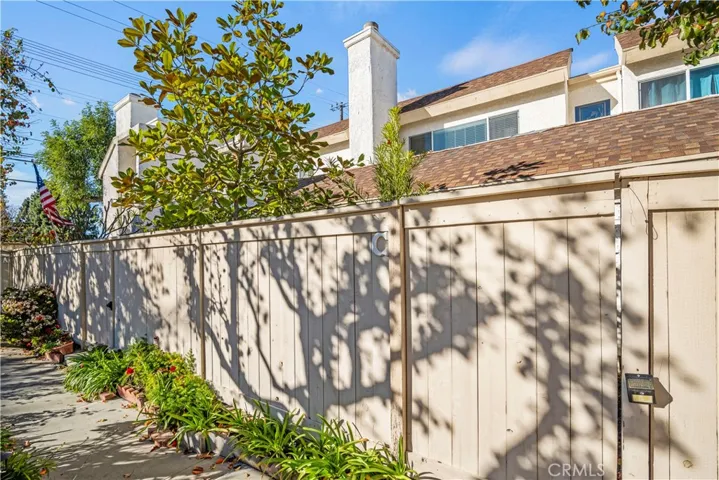 10450 Zelzah Avenue C, Northridge, California 91326