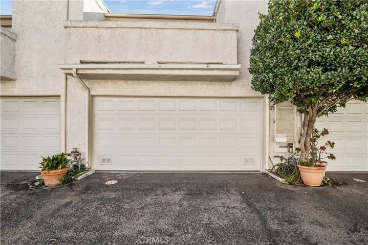 10450 Zelzah Avenue C, Northridge, California 91326