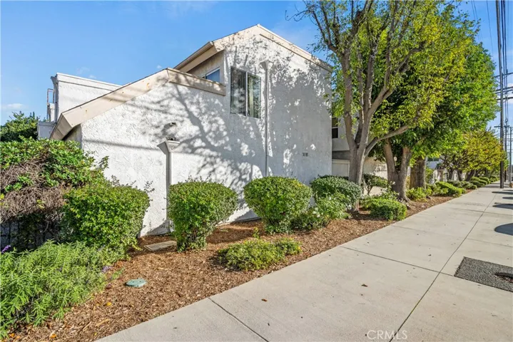 10450 Zelzah Avenue C, Northridge, California 91326