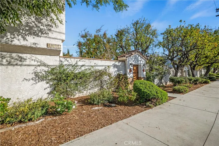 10450 Zelzah Avenue C, Northridge, California 91326