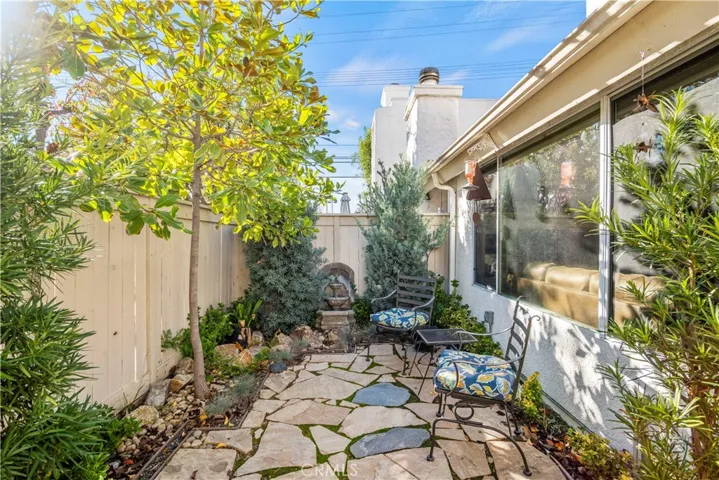 10450 Zelzah Avenue C, Northridge, California 91326