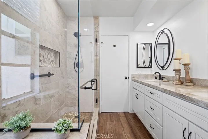 10450 Zelzah Avenue C, Northridge, California 91326