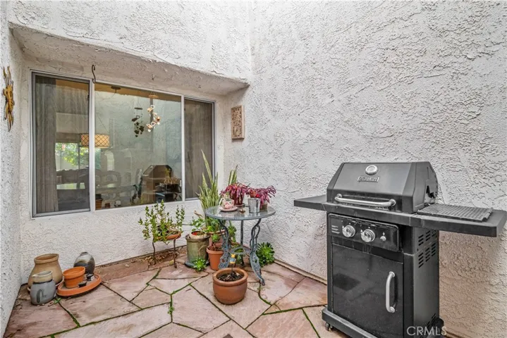 10450 Zelzah Avenue C, Northridge, California 91326