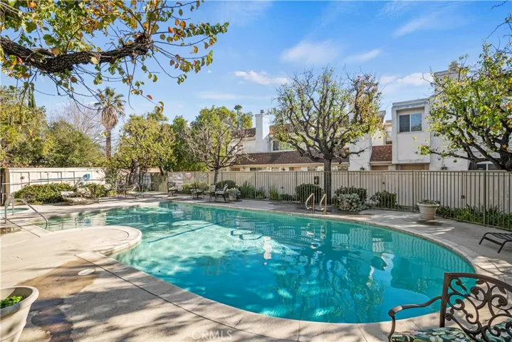 10450 Zelzah Avenue C, Northridge, California 91326