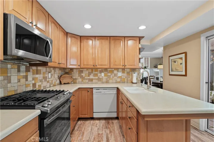 10450 Zelzah Avenue C, Northridge, California 91326