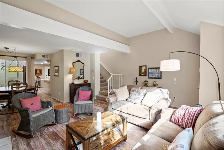 10450 Zelzah Avenue C, Northridge, California 91326