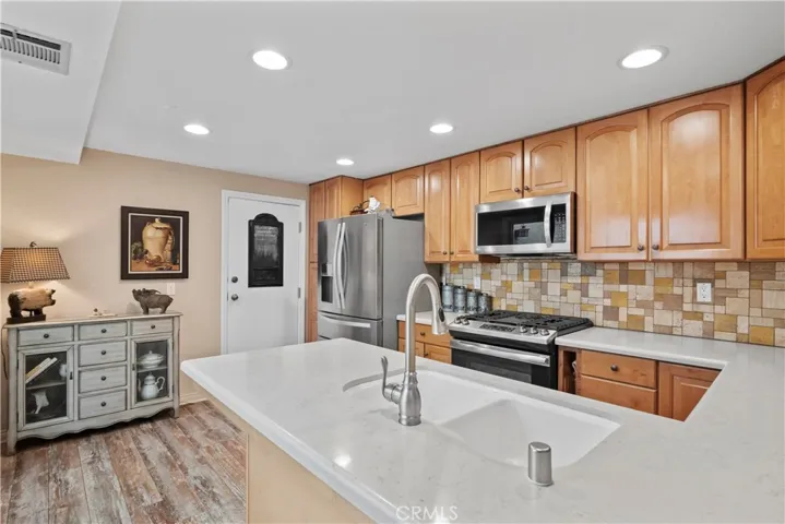 10450 Zelzah Avenue C, Northridge, California 91326