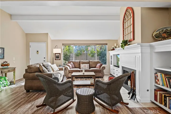 10450 Zelzah Avenue C, Northridge, California 91326