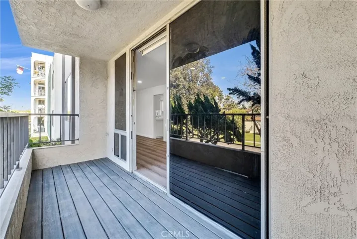 North view of balcony by Junipero st. and Bixby park.