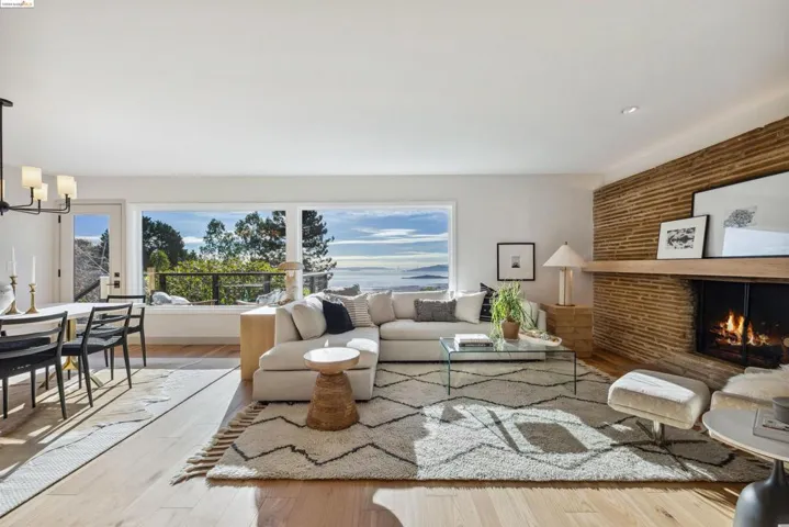 Spacious living room