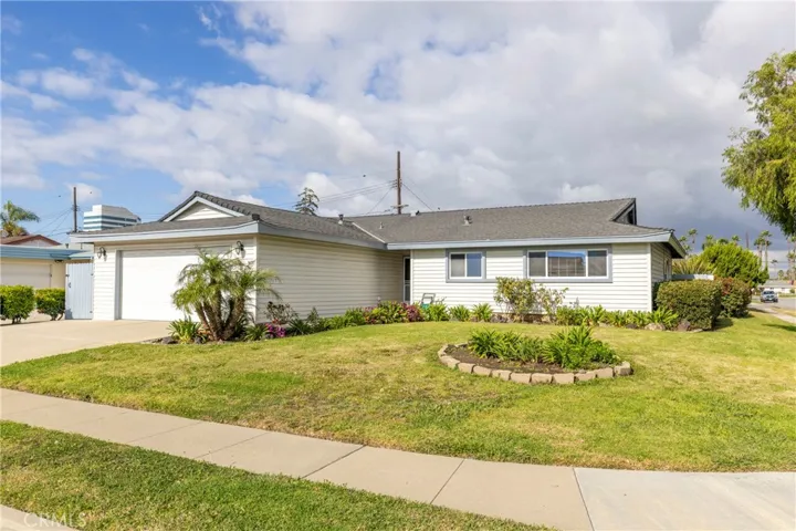 8201 Valencia, Huntington Beach, California 92647