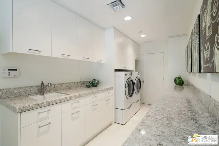 425 W Via Lola, Palm Springs, California 92262