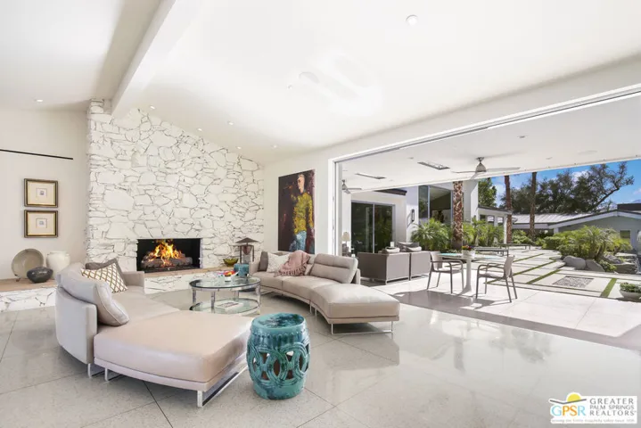 425 W Via Lola, Palm Springs, California 92262