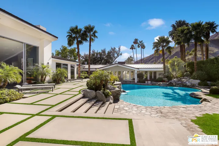 425 W Via Lola, Palm Springs, California 92262