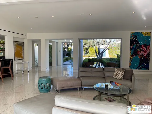 425 W Via Lola, Palm Springs, California 92262