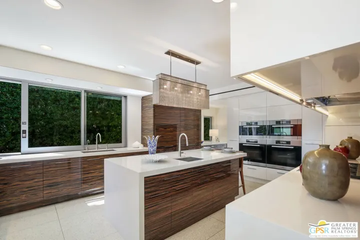 425 W Via Lola, Palm Springs, California 92262