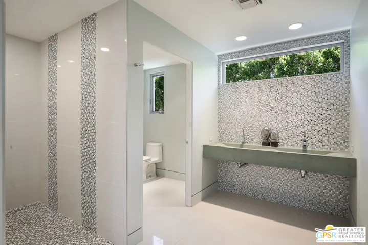 425 W Via Lola, Palm Springs, California 92262
