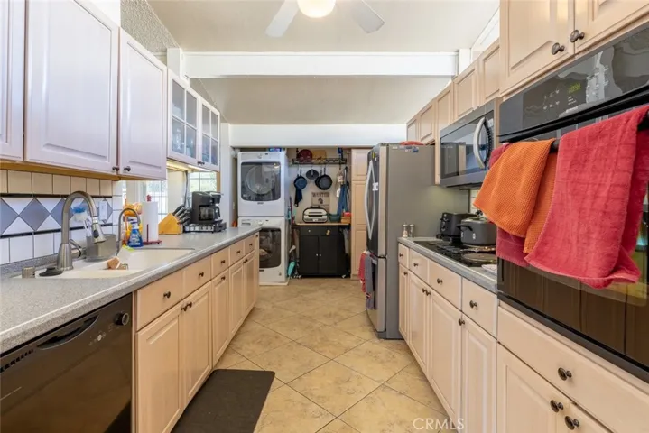 8800 Winnetka Avenue, Northridge, California 91324