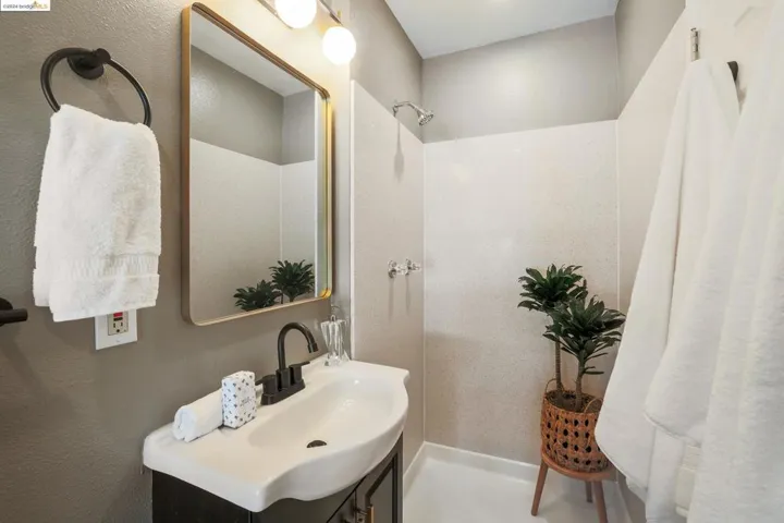 4225 Porter St, Oakland, California 94619