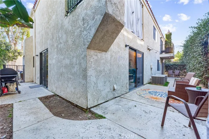 Wrap-around yard