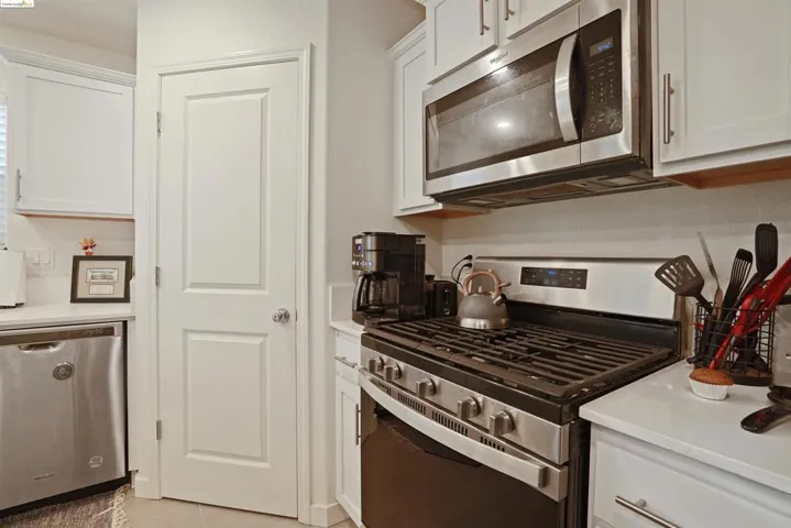 453 Stein Way, Waterford, California 95386-9551