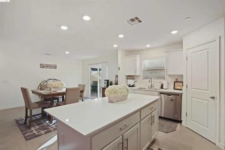 453 Stein Way, Waterford, California 95386-9551