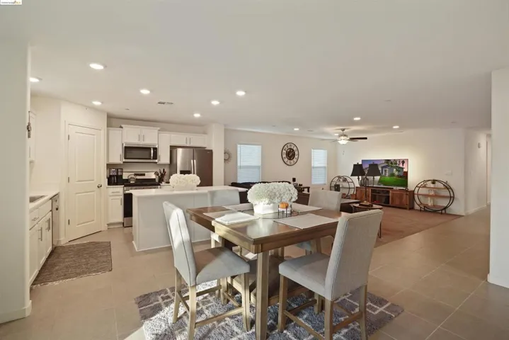 453 Stein Way, Waterford, California 95386-9551