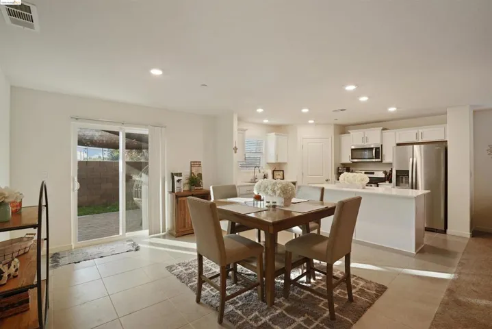 453 Stein Way, Waterford, California 95386-9551